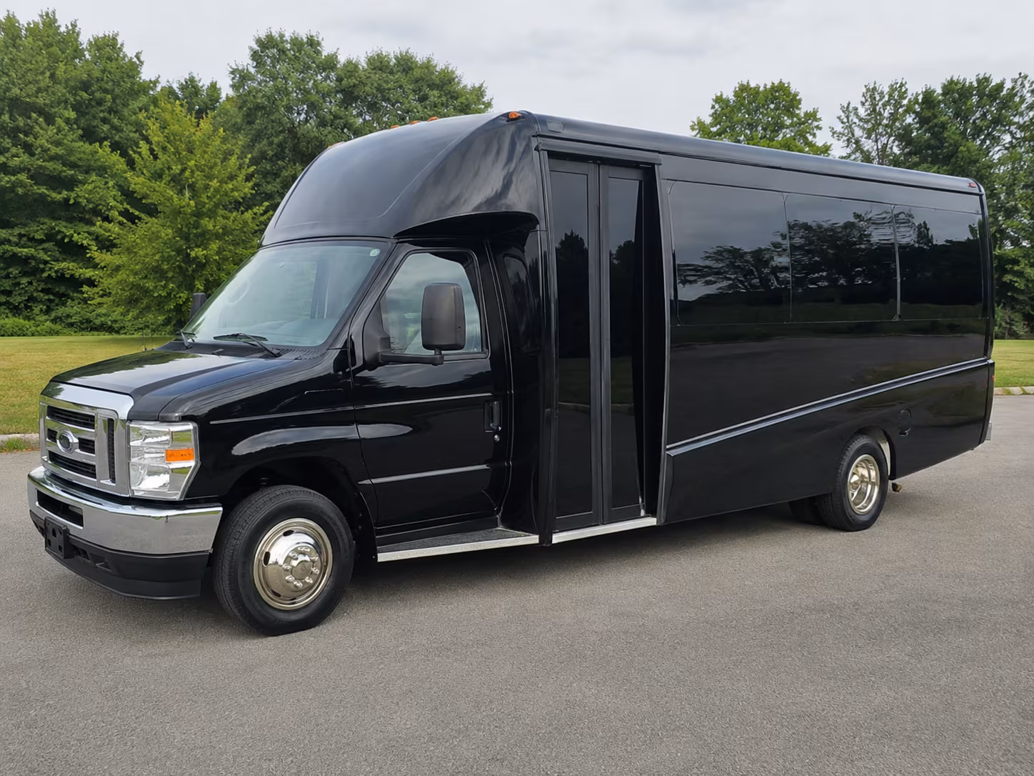 find transportation for your next wedding 1